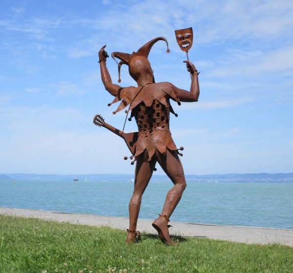 Lebensgrosser Hofnarr Skulptur Rostig